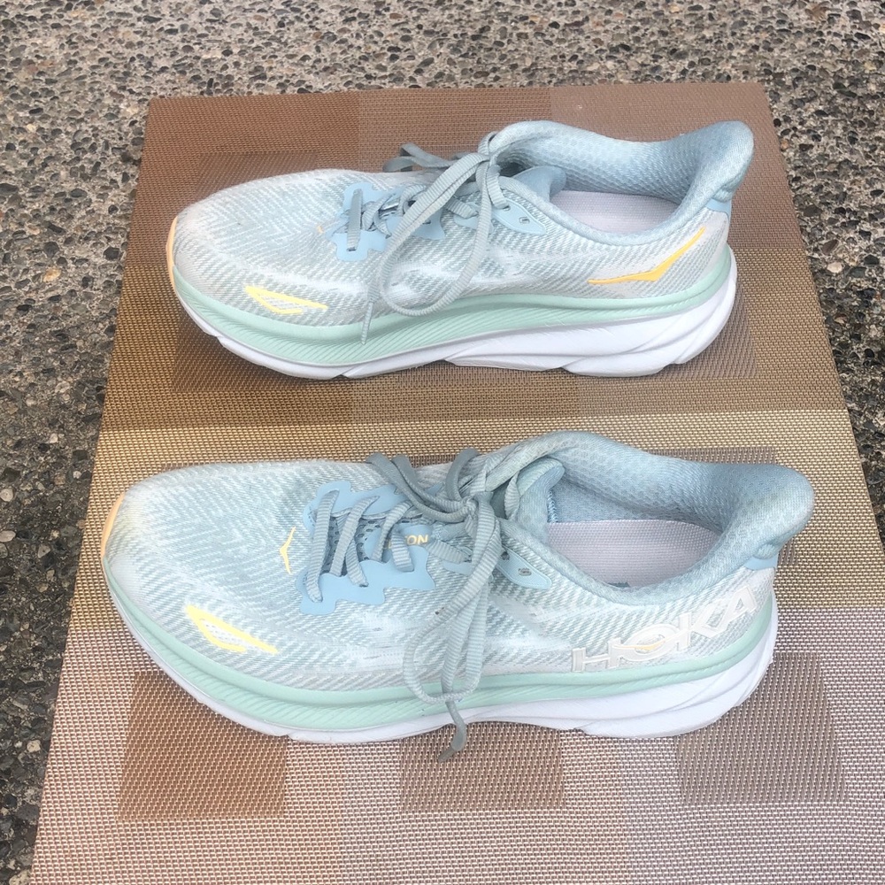 Light Blue Running Sneakers with Yellow Accents, Women’s Size 8 - Picture 5 of 8